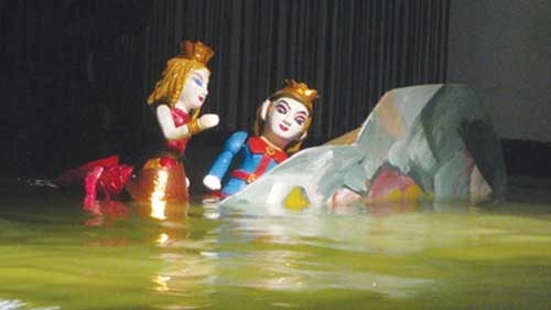 Vietnam puppets take on popular tales