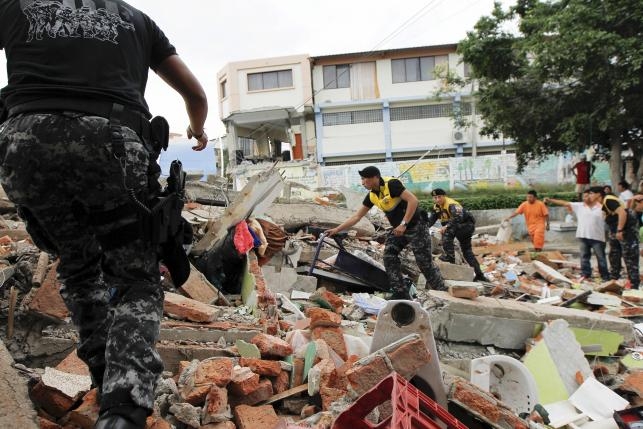 Quake kills 262 along devastated Ecuador coast