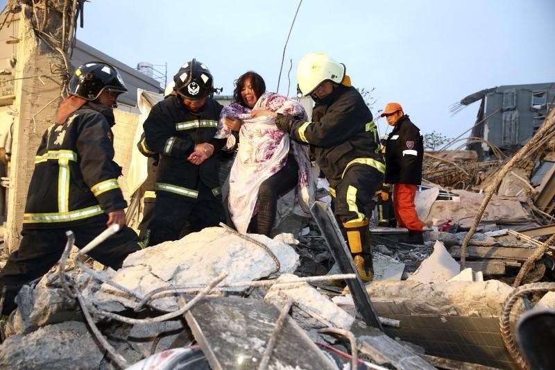 Quake fells Taiwan apartment building, at least two dead