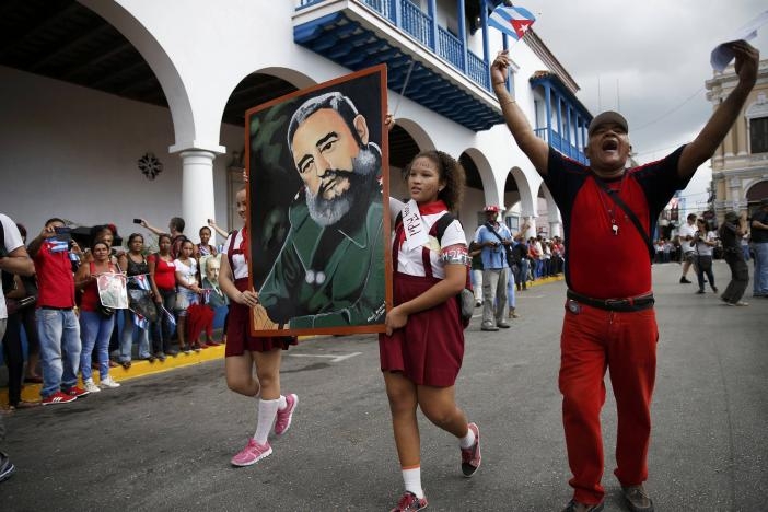 Leftist leaders join thousands to send off Fidel Castro in Cuba