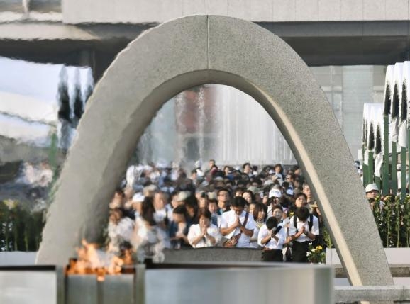 Japan remembers Hiroshima, urges world to follow Obama and visit