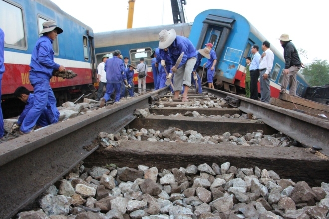 Vietnam's north-south rail link reopens after fatal collision