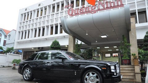 Entrepreneur donates Rolls-Royce Phantom to flood victims