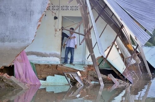 Erosion eats away at HCMC land mass