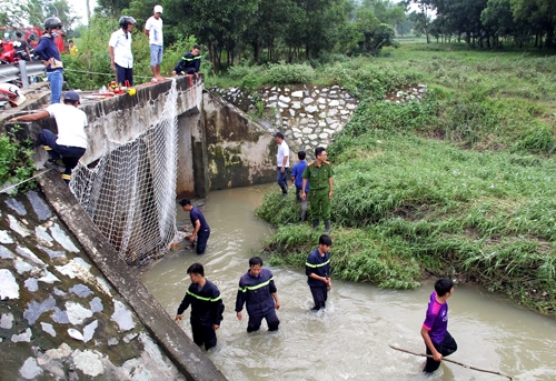 Boy found dead 40 hours after being washed down sewer in Vietnam