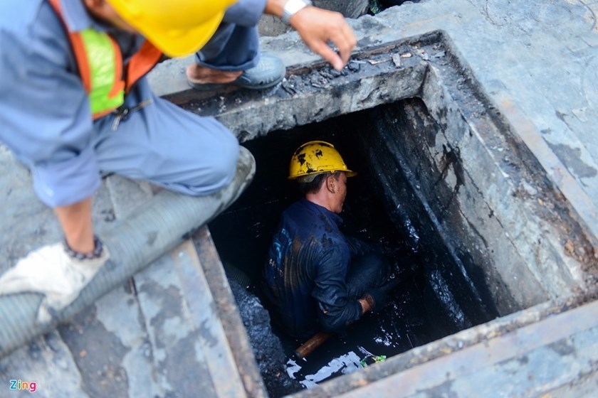 Underneath the city: A day of Saigon sewer workers