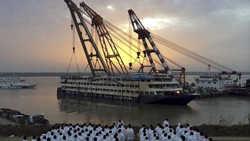 China ship disaster death toll jumps, company says sorry