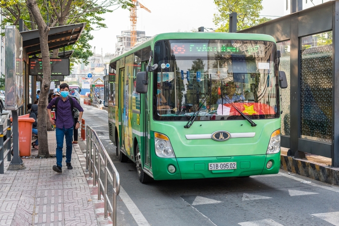 HCM City buses losing passengers to ride-hailing services