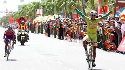 Son takes stage as Tai keeps hold of yellow jersey