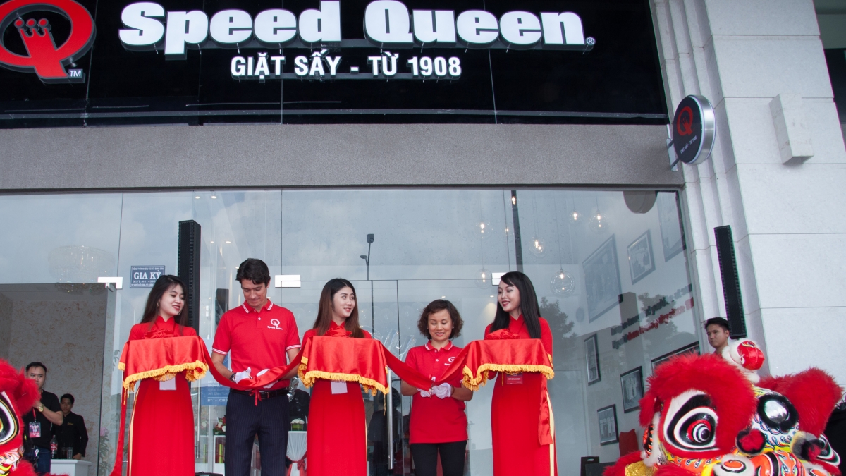 Speed Queen to open five laundries in 2017