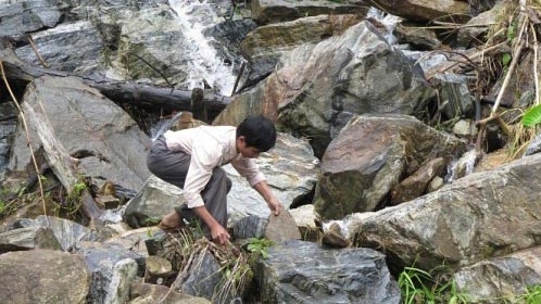 Man creates lithophone on peak of Vietnam’s Truong Son range