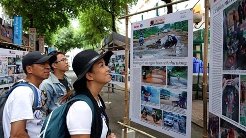 Exhibition boasts of beauty of Vietnam’s land and people