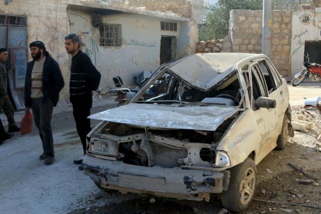 Syria rebels say attacks by army and Russian planes threaten truce