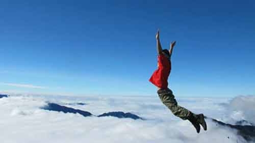 Climbers, ‘cloud hunters' conquer the challenge of Ta Chi Nhu peak