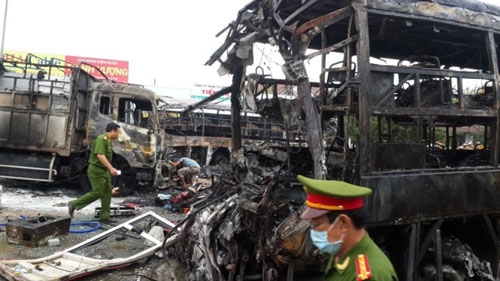 13 killed in fatal crash between passenger buses, truck in southern Vietnam