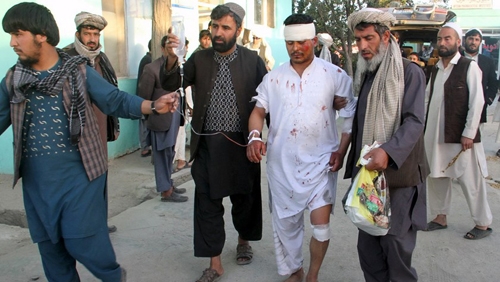 Taliban pull back from Kunduz as fighting flares on southern highway