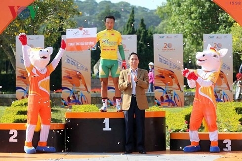 Tam wins stages and yellow jersey in HCM City cycling event