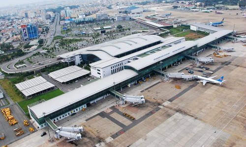 Saigon airport adopts new navigation method to address air traffic congestion