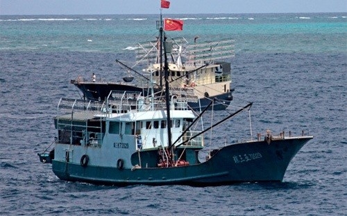 Chinese fishing boat warned for entering Vietnamese waters
