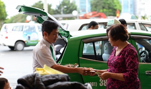 Vietnamese transport companies refuse to lower fare