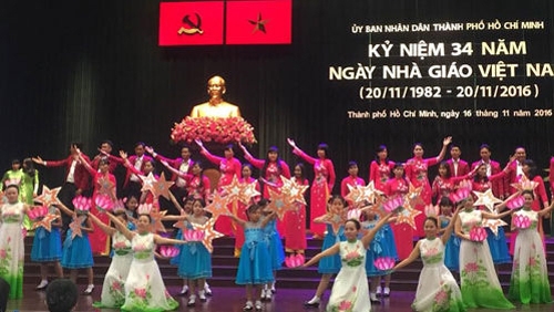 Various activities mark Vietnamese Teachers’ Day