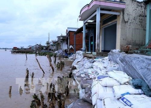 Can Tho faces landslide threats, to relocate 9,400 households along rivers, canals