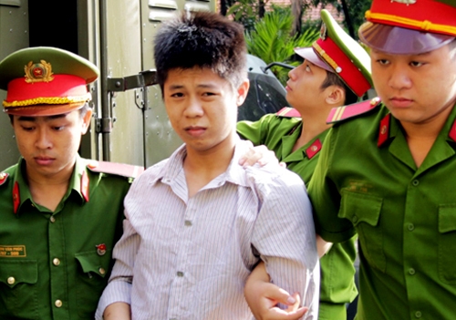 Teen gets death for killing family of 5 in Saigon