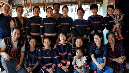 Central Highlanders keep brocade weaving alive