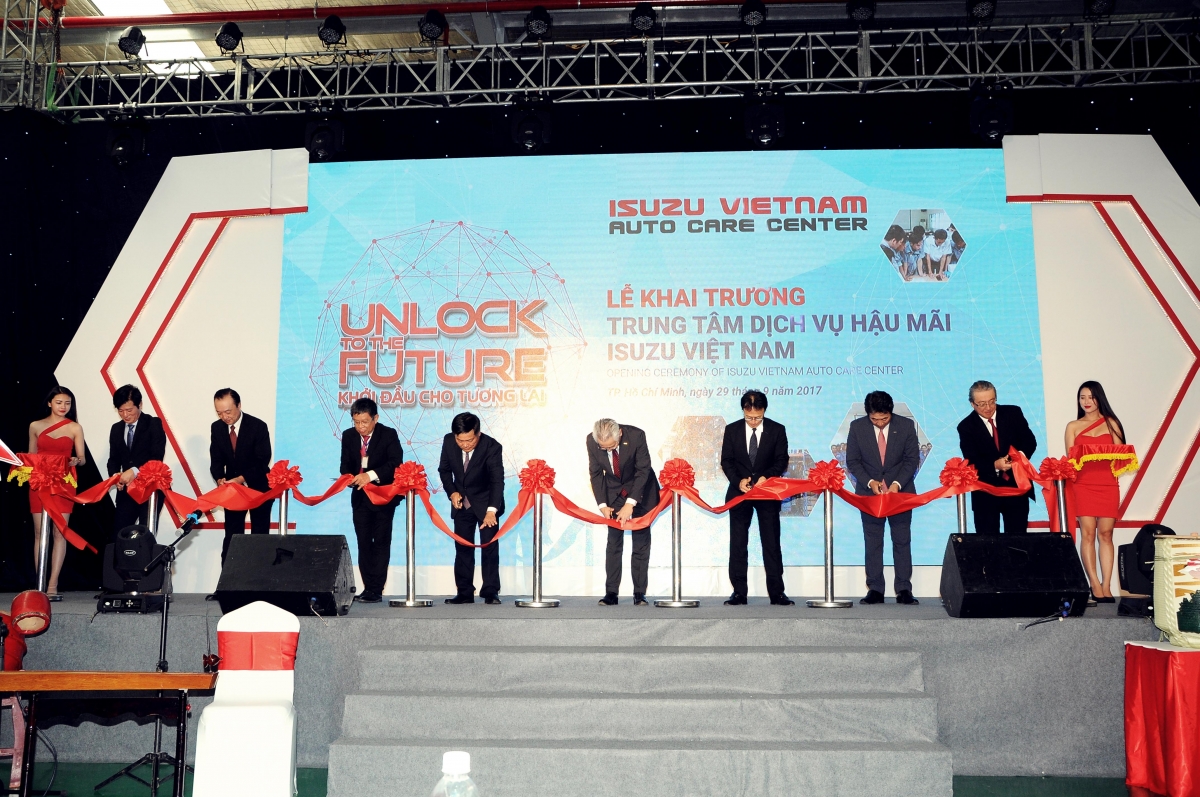 Isuzu Vietnam Auto Care Centre rolls into service