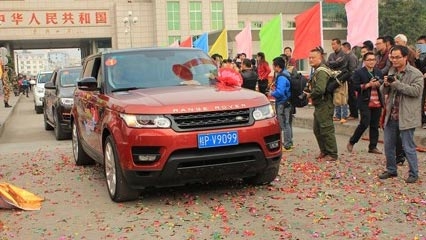 Vietnam allows Chinese tourist cars in northern town