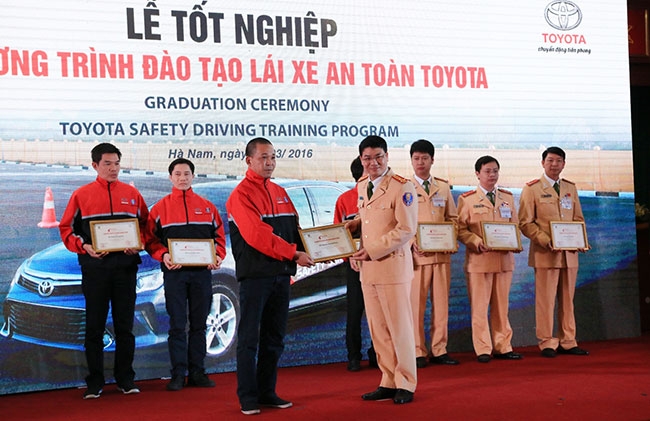 Eight driving instructors complete Toyota’s certified course