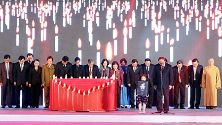 Nation mourns traffic victims with televised ceremony