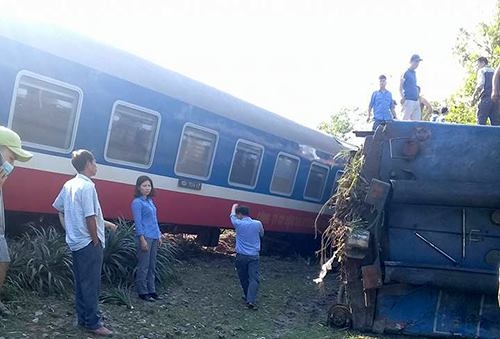 Truck, train collide in central Vietnam, killing three