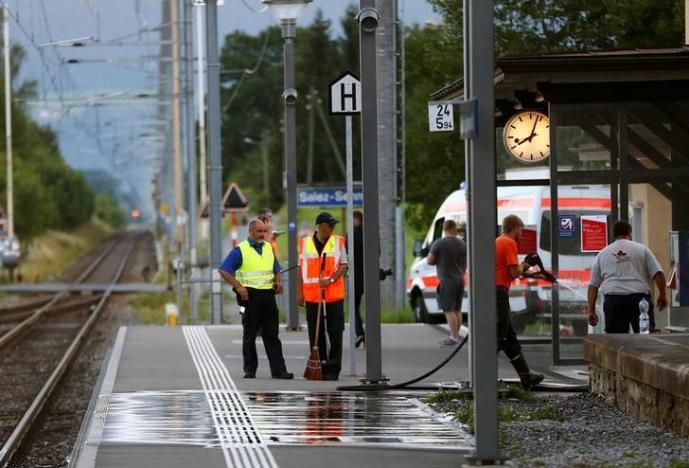 Six injured in attack on Swiss train; motive unknown, police say