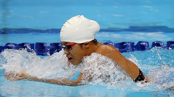 Vietnam may lose swimming prodigy to the US