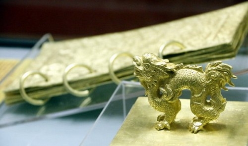Vietnam’s royal treasures on display at Hanoi museum
