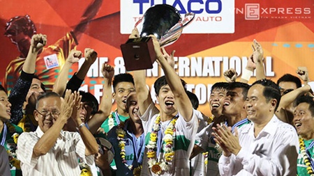 Hoang Anh Gia Lai team win U-21 trophy