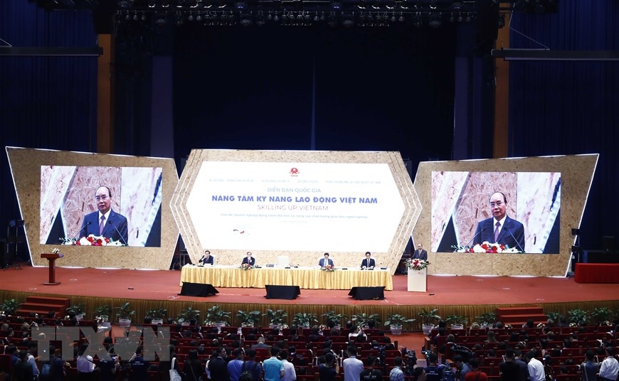 PM Phuc chairs forum on improving skills of Vietnamese labourers