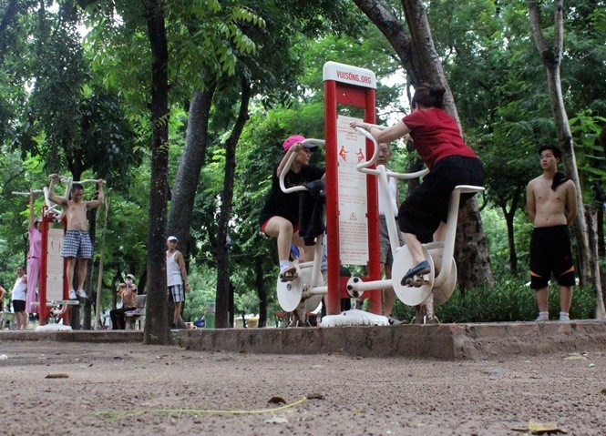 Hanoi proceeds with underground parking lot project