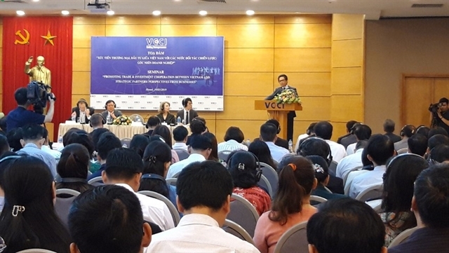 Vietnam urged to further improve administrative procedures