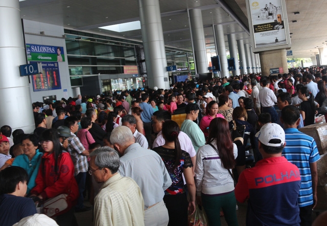 Tan Son Nhat Airport advises three hour check-in for Tet