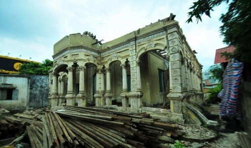 HCM City authorities slow to react to illegal villa demolition