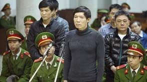 Ex-police boss on trial for helping former Vinalines chief escape