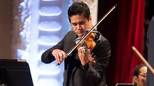 Solo performance by violinist Bui Cong Duy at Opera House
