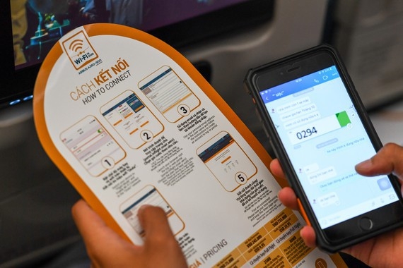 Vietnam Airlines pilots free wifi service for 30 minutes