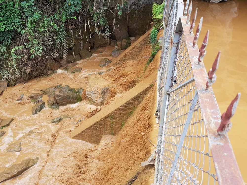 Mưa lớn kèm bùn đất gây sự cố nguồn cấp nước sạch ở Sơn La