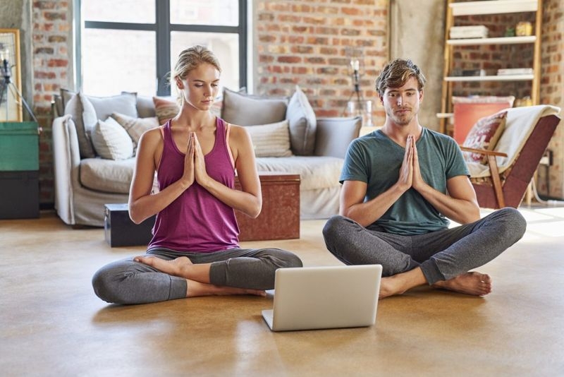 Cách duy trì vận động trong thời gian giãn cách xã hội