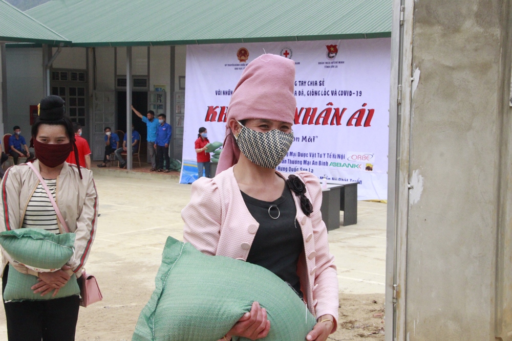 "Kho gạo nhân ái” đến với vùng khó khăn Muổi Nọi, Sơn La