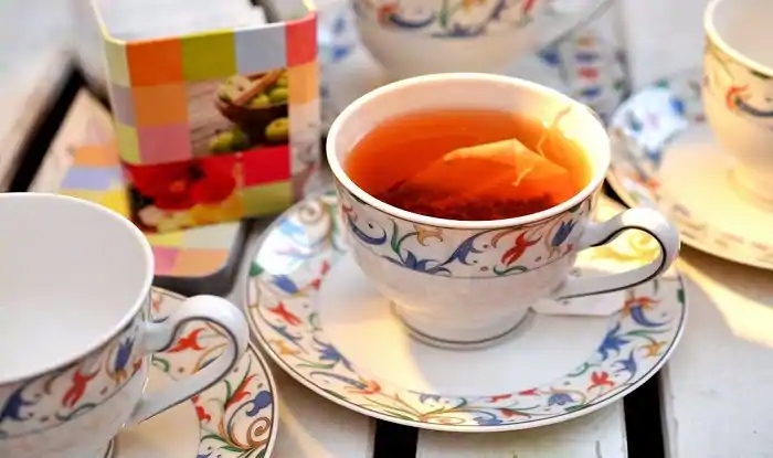 Lợi ích làm đẹp không ngờ từ bã trà túi lọc