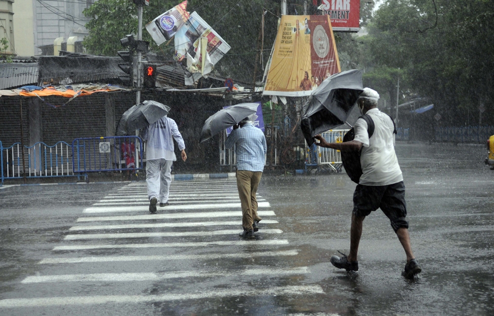 Siêu bão Amphan đổ bộ vào Ấn Độ và Bangladesh